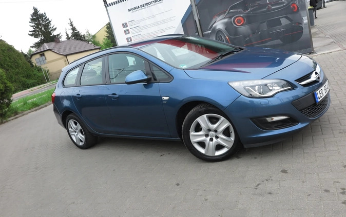 Opel Astra cena 26990 przebieg: 220000, rok produkcji 2014 z Pleszew małe 562